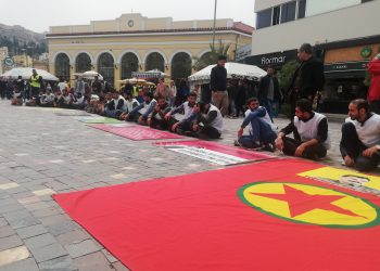 Ji bo bal kişanda ser berxwedanên grevên birçîbûnê ciwanan li Atîna çalakî pêk anîn