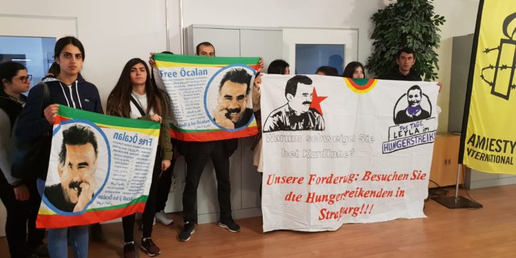 Ciwanan li Düsseldorfê ketin avahiya Amnesty Internasîonal