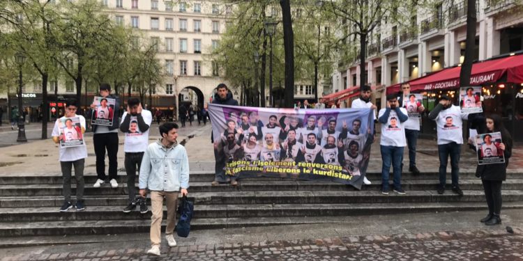 Endamên Tevgera Ciwanên Şoreşger li Parîsê çalakî pêk anî