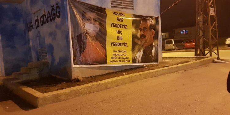 Ciwanên Wanê pankarta daliqandin