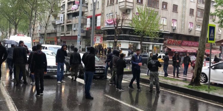 Li Amedê ciwanan rêya trafîkê girtin