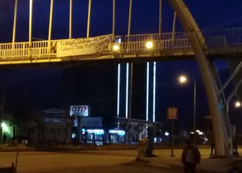 DGH pankarta bi nivîsa “Li Kurdistanê siya T.C jî namîne!” daliqandin