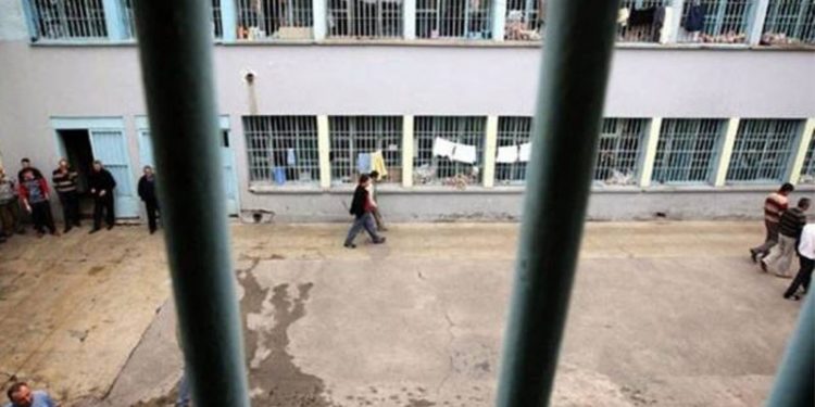 Girtiyên li Şakranê di greva birçîbûnê dene: ‘Deng bidin meşa me ya azadiyê!’