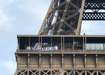 Ciwanan li Kûleya Eyfelê pankarta ‘ji Ocalan re Azadî’ daliqandin