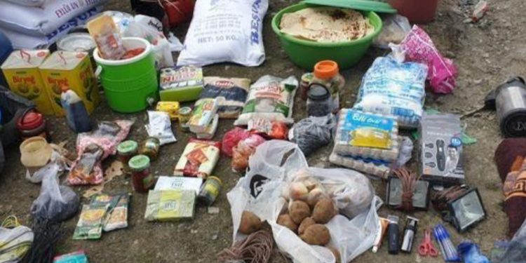 Gundê Kûçek ê Payîzava di bin dorpêçê de ye