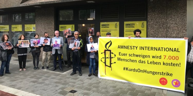 Ciwanan li Şaxa Rêxistina Efûyê ya Dusseldorfê çalakî kirin