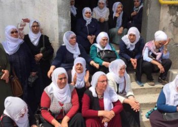 Malbatên girtiyan: ‘Heta tecrîd hebe em ê li kolanan bin’