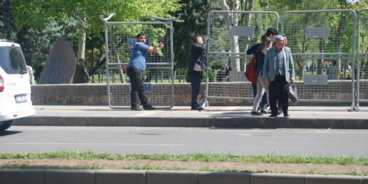 Polîsên dagirker ên Tirk êrîşî dayikan kirin: 7 kes hatin binçav kirin