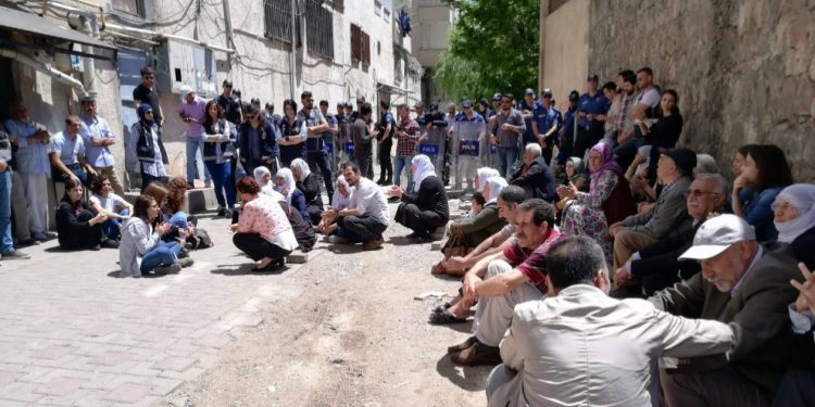 Xizmên girtiyan li gel zexta polîsên dagirker ên Tirk jî çalakiyên xwe didomînin!