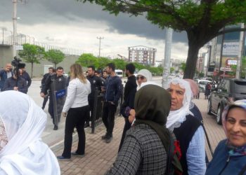 Polîsên dagirker ên Tirk malbatên berxwedêrên girtiyan asteng kirin