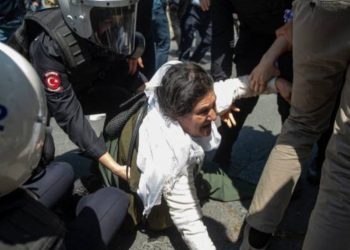 Girtiyan name ji dayikên berxwedêr re şandin