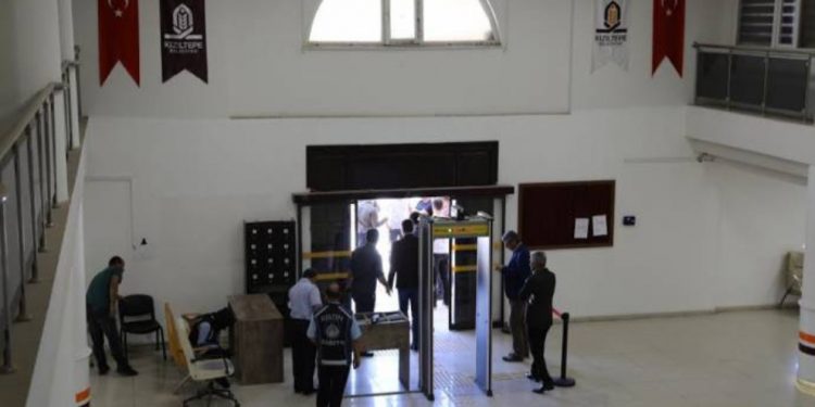 Şaredariya Qoserê jî ji aliyê polîsên dagirker ên Tirk ve hate dagirkirin