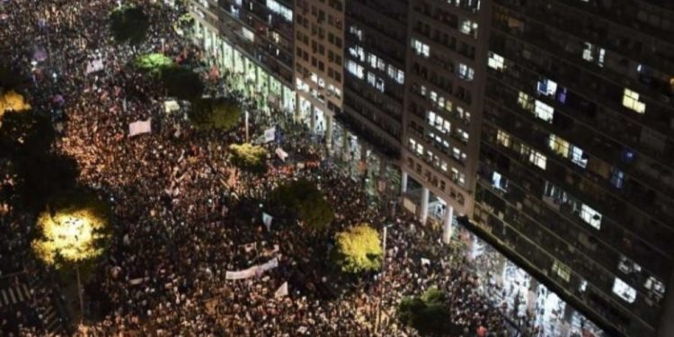 Bi sed hezaran Mamoste û Xwendekar li Brezîlyayê daketin kolanan