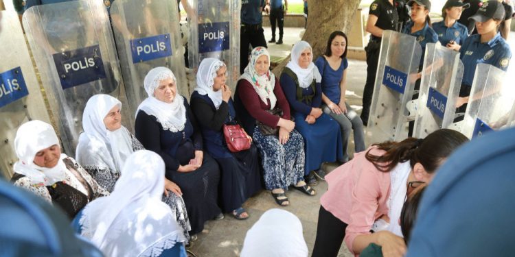 Malbatên ku çalakî kirin û meşiyan: Bila tecrîd zû rabe!