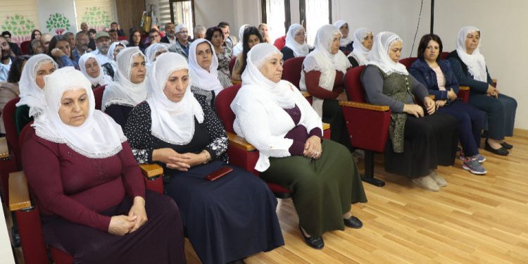 Dayikên berxwedêran: “Bila daxwazên zarokên me bên qebûlkirinn”