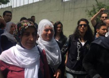 Li Gebzeyê Polîsên dagirker ên Tirk êrîşî dayikan kirin: 2 kes hatin binçavkirin