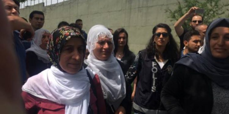 Li Gebzeyê Polîsên dagirker ên Tirk êrîşî dayikan kirin: 2 kes hatin binçavkirin