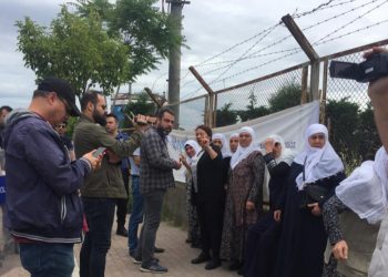 Li Gebzeyê polîsên dagirker çalakiya dayikan asteng kirin