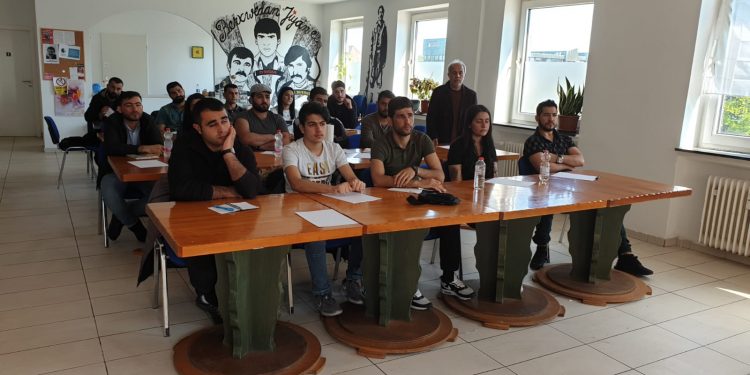 Li Elmanya perwedeya Ciwanên Rojava bi dawî bû