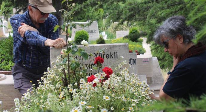 Ekîn Ceren hat bibîranîn