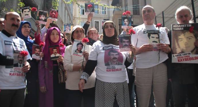 ‘Li welatekî ku dengê dayikan tê astengkirin mirov nikare behsa edaletê bike’