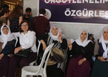 Dayikên li pêş Gebze di nobetê de: Roja tecrîd bi dawî bibe emê roja dayikan îlan bikin