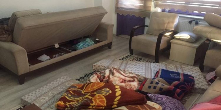 Li Wanê polîsên dagirker ên Tirk êrîş bire ser greva birçîbûnê