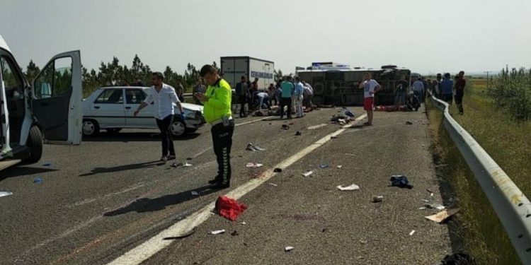 Karkerên diçûn pîrozbahiya 1’ê Gulanê qeza kirin: 5 kes jiyana xwe ji dest da