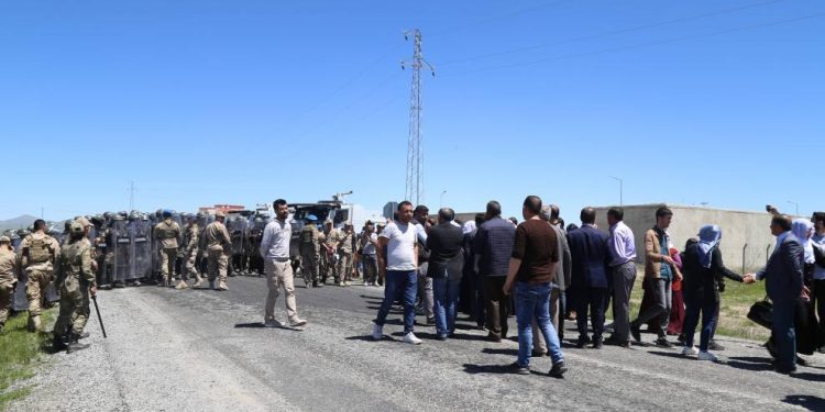 Leşkerên dagirker ên Tirk li Patnosê êrîşî dayikan kirin