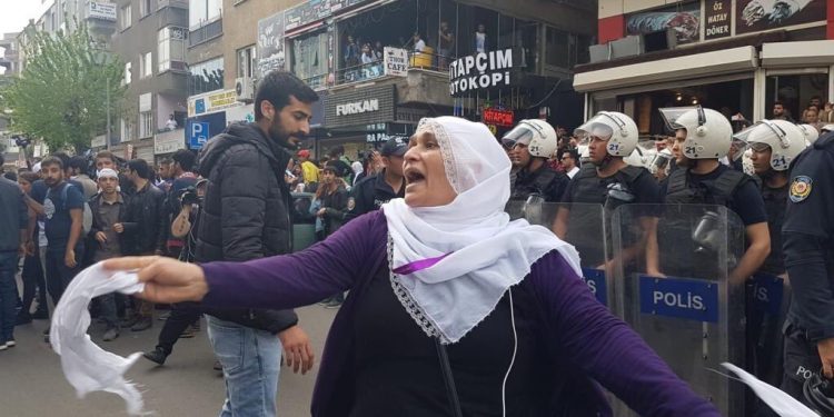 ANALÎZ – ‘Qêrîna dayikan textê zilmê hildiweşîne’