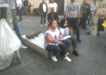 Li Stenbolê du jinên ciwan çalakî kirin. Her du çalakvan hatin binçavkirin