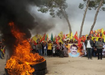 TAYBET – ‘Ciwanên Rojava di navbera malbat û welatparêziyê de ye’