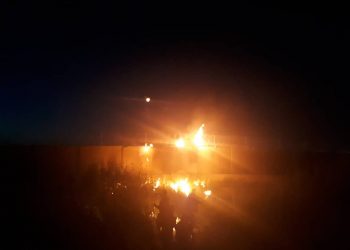 LEZGÎN – Ciwanên Rojava molotofan davêje dîwarê dagirkeran