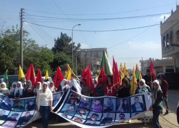 Di pêşengtiya Ciwanên Kobanê meşek berbi sînor destpê kir