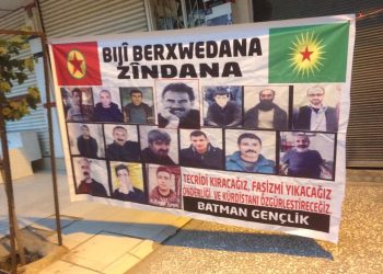 Ciwanên Êlîh ji bo rojiya mirinê pankart daliqandin