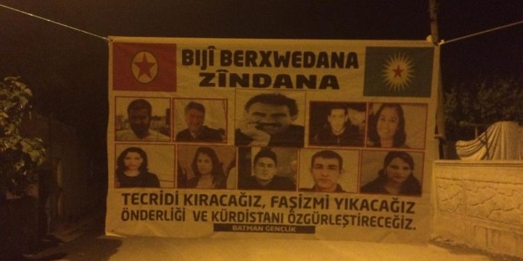 Ciwanên Êlîhê çalakiya pankart û nivîsa pêk anî