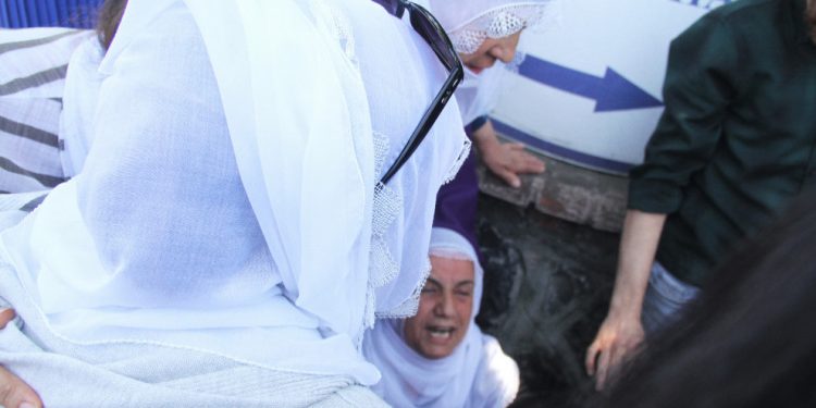 Polîsên tirk ên dagirker: Zorî li dayikan kirin ku wan tazî bikin û dîmenê wan bigirin