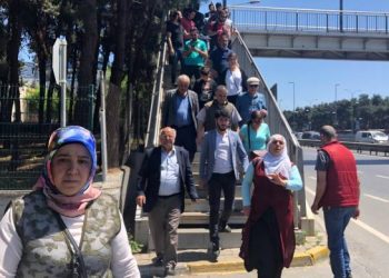 Malbatên girtiyan ji Girtîgeha Bakirkoyê ber bi Şîrînevlerê ve meşiyan