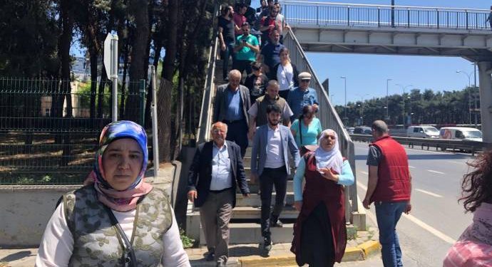 Malbatên girtiyan ji Girtîgeha Bakirkoyê ber bi Şîrînevlerê ve meşiyan