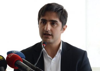 TAYBET – Parêzer Sarica: “Dengê bi hêz yê birêz Ocalan ji salona rawestandinê dihat bihistin”