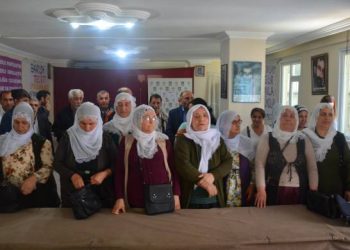 Xizmên girtiyan tecrîdê şermezar kirin