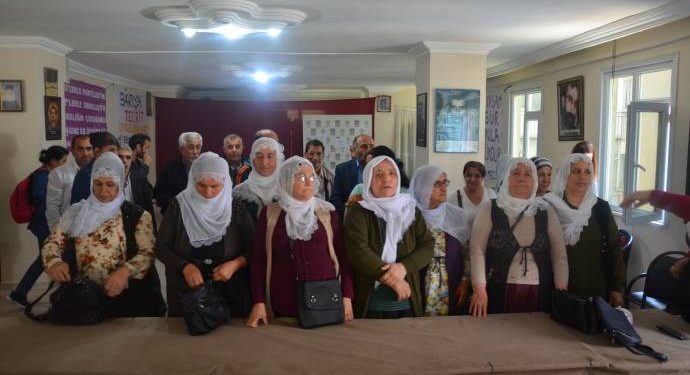 Xizmên girtiyan tecrîdê şermezar kirin