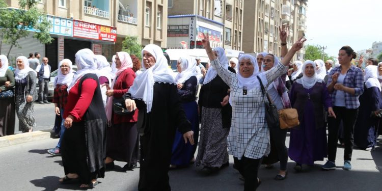 Dayik li hemberî tecrîdê û ji bo xwedî derketina berxwedanê li her derî di nava çalakiyan de ne