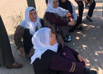 Li ber Girtîgeha Gebze 41 rojin Malbatên Girtiyan Nobet digrin