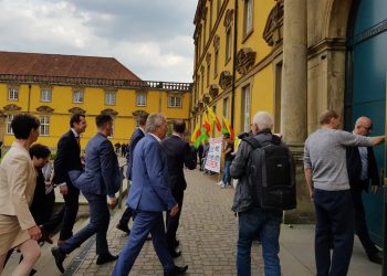 Li Osnabrukê Wezîrê Elman Heîko Maas bi xwepêşandanên ciwanan ve hate pêşwazîkirin