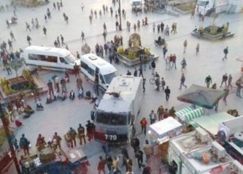 Polîsên dagirker ên Tirk êrîşî çalakiya dayikan a Esenyûrtê kirin: 16 kes binçavkirin