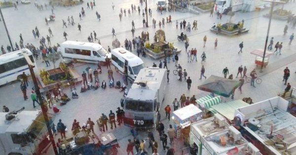 Polîsên dagirker ên Tirk êrîşî çalakiya dayikan a Esenyûrtê kirin: 16 kes binçavkirin