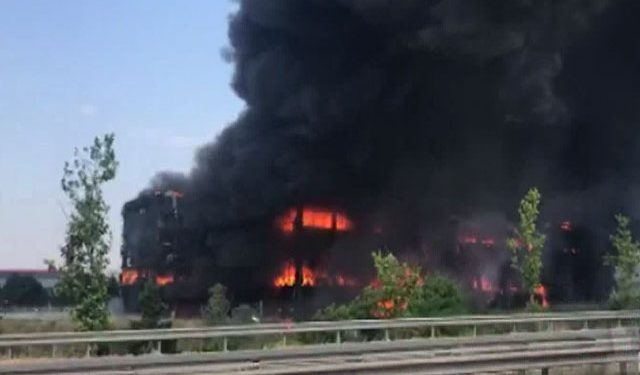 Li Kocaeliyê ji ber “sedemekî nehat zanîn” depoya lojîstikê şewitî
