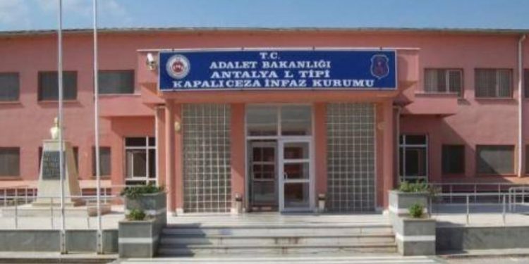ÎHD’ê rapora têkilî Girtîgehên Entalya û Elanyayê eşkere kir