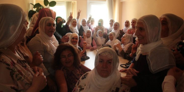 Dayikên Laçik Spî: “Niha armanca bingehîn rizgarkirina Ocalan û parastina aştiyeke birûmet e”